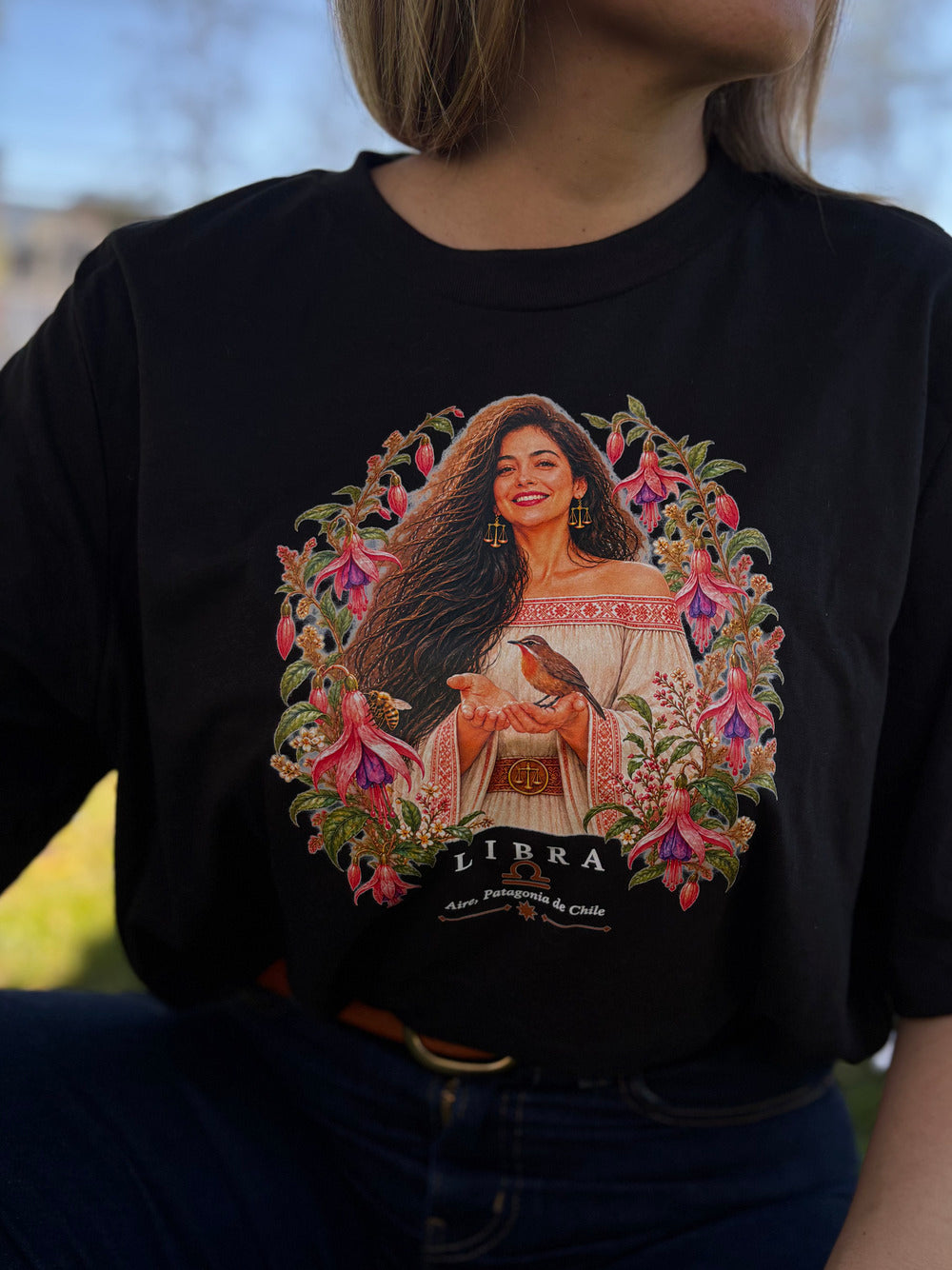 Polera Crop Top Zodiaco Chileno – Ilustración Astral